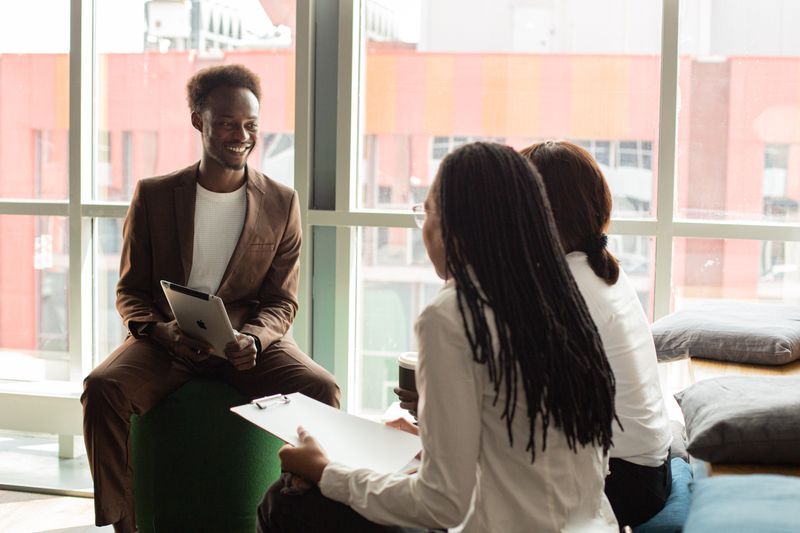 intern in a one on one meeting with a manager