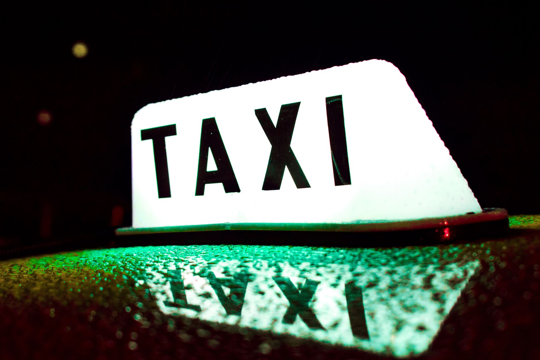 Accident pe strada Smârdan: taxi și o persoană la spital