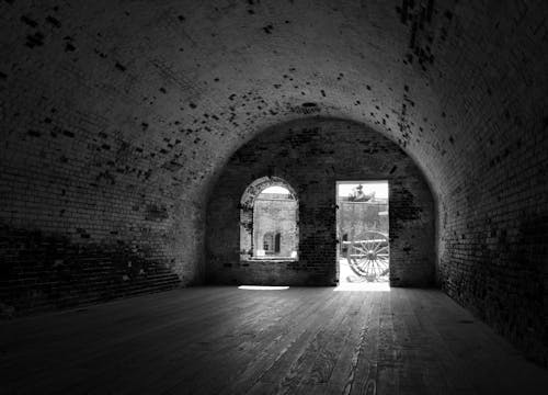 Fotos de stock gratuitas de blanco y negro, casa de ladrillo, escala de grises