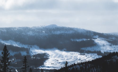 Foto Des Mit Schnee Bedeckten Berges