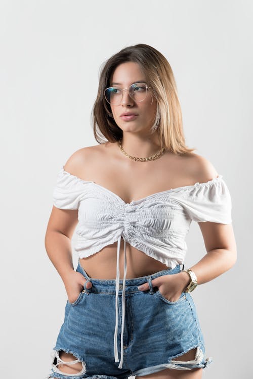 Immagine gratuita di crop top, donna, in posa