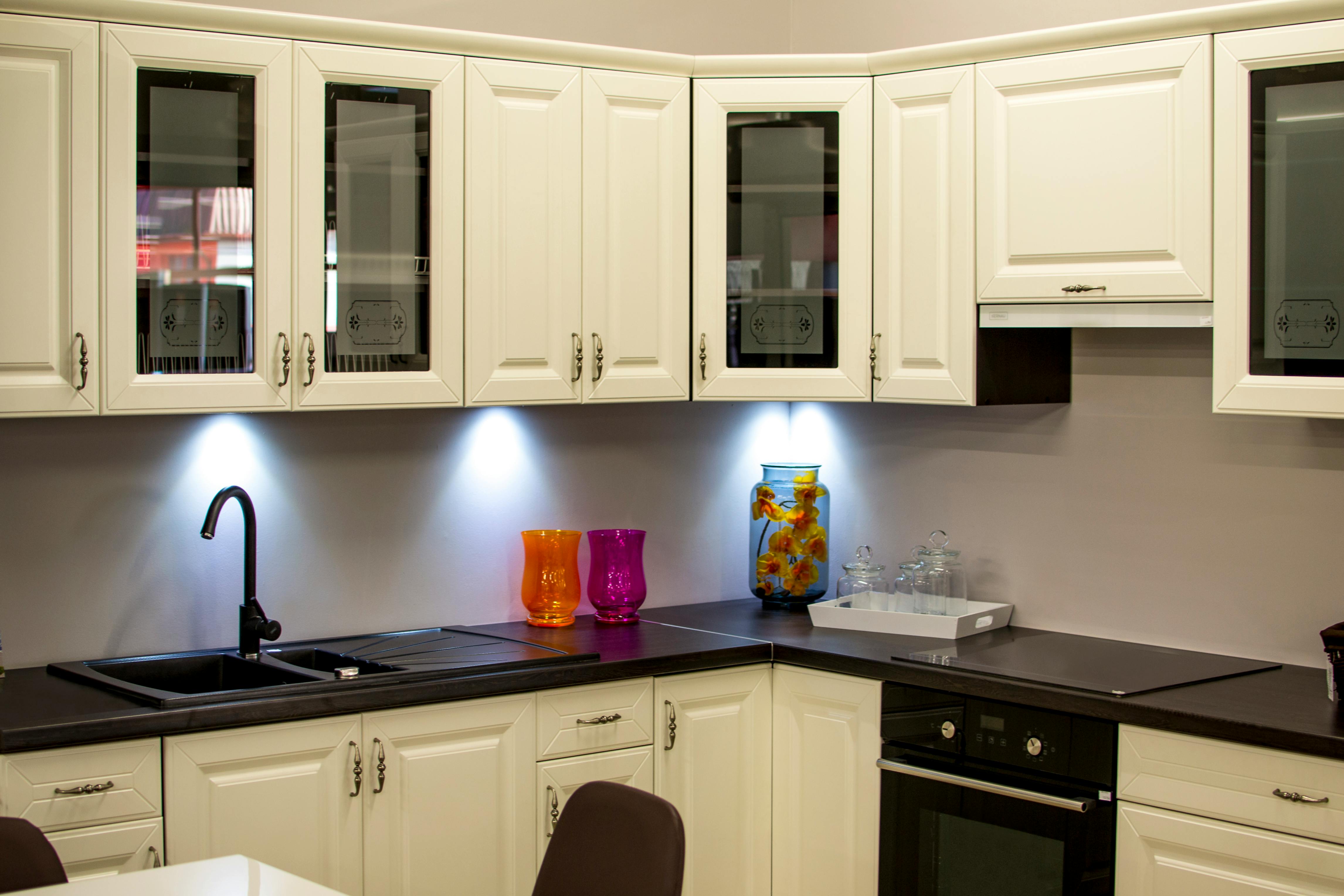 kitchen cabinet leyout design