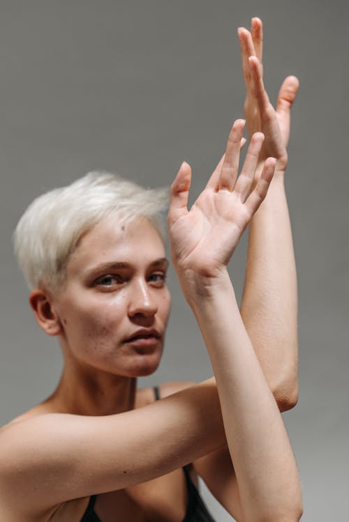Free A Woman Making Hand Gestures Stock Photo