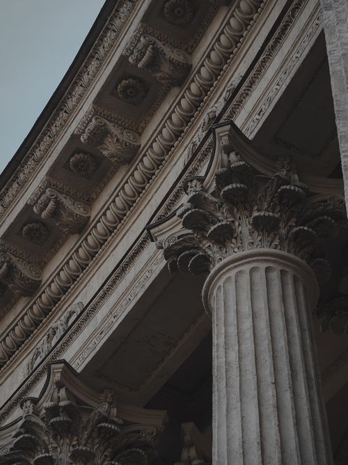 Free Intricate Corinthian columns showcasing classic ancient architectural details. Stock Photo