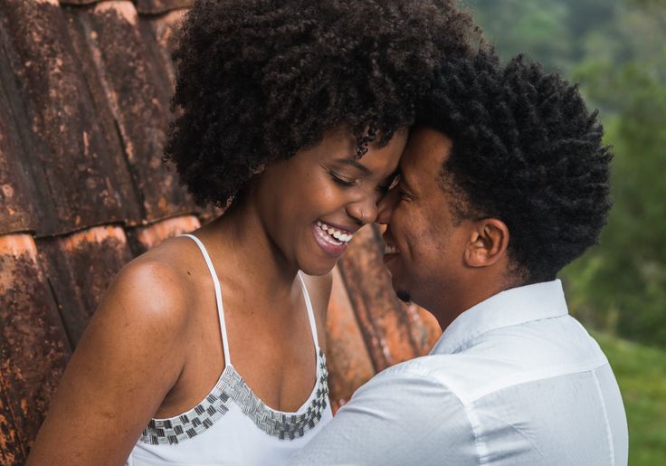 Online dating: starting a conversation on a niche platform