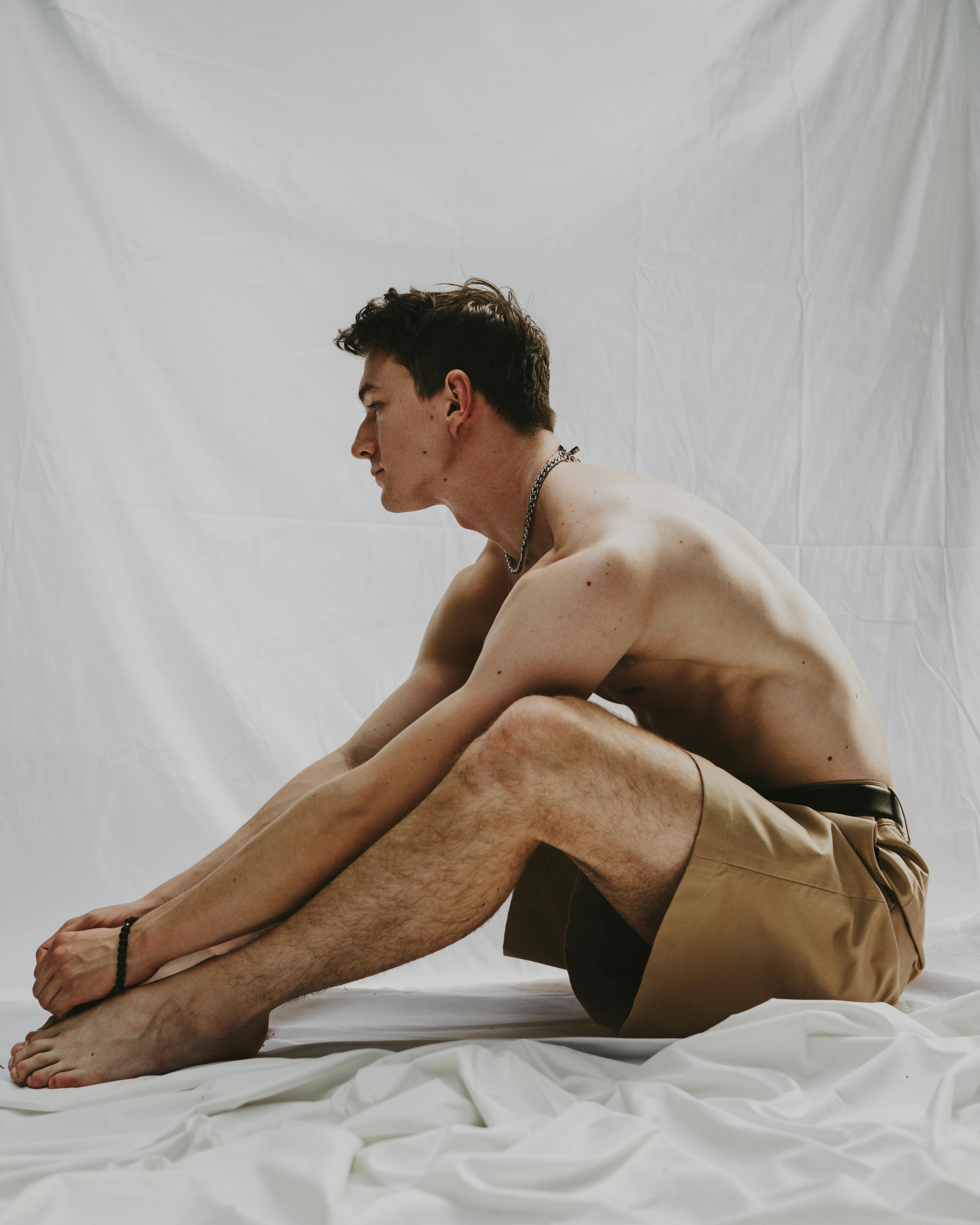 Zadarmo Fotobanka s bezplatnými fotkami na tému # indoor, atletický, béžové kraťasy Fotka z fotobanky