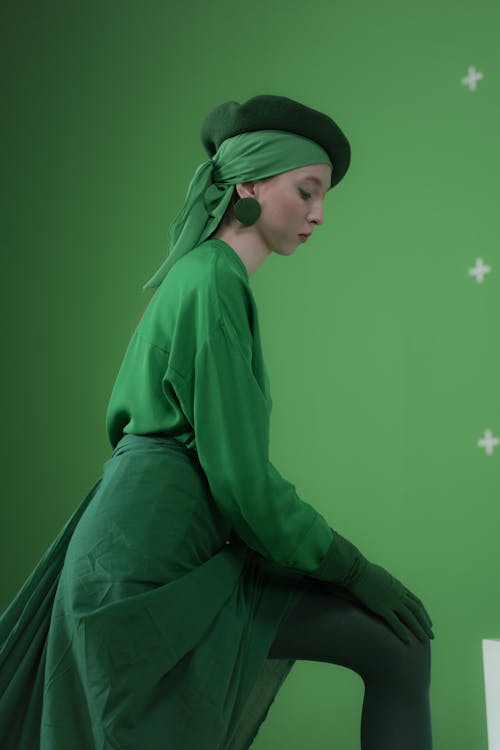 Kostnadsfri bild av chroma nyckel, grön bakgrund, kvinna