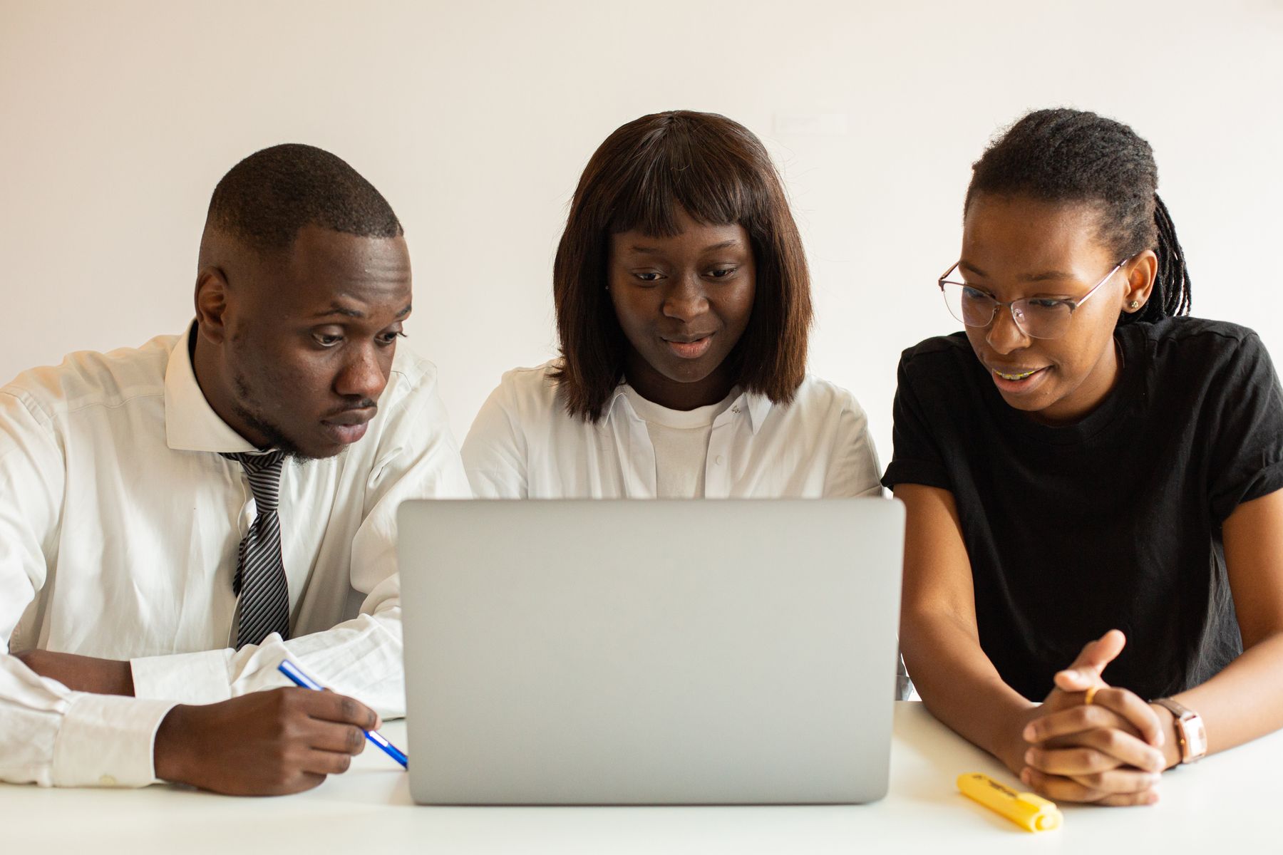 Consultants working together on a laptop, reviewing a client engagement