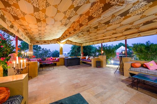 Free Elegant outdoor lounge setup in Jaisalmer with a luxurious tent and vibrant decor, perfect for relaxation. Stock Photo