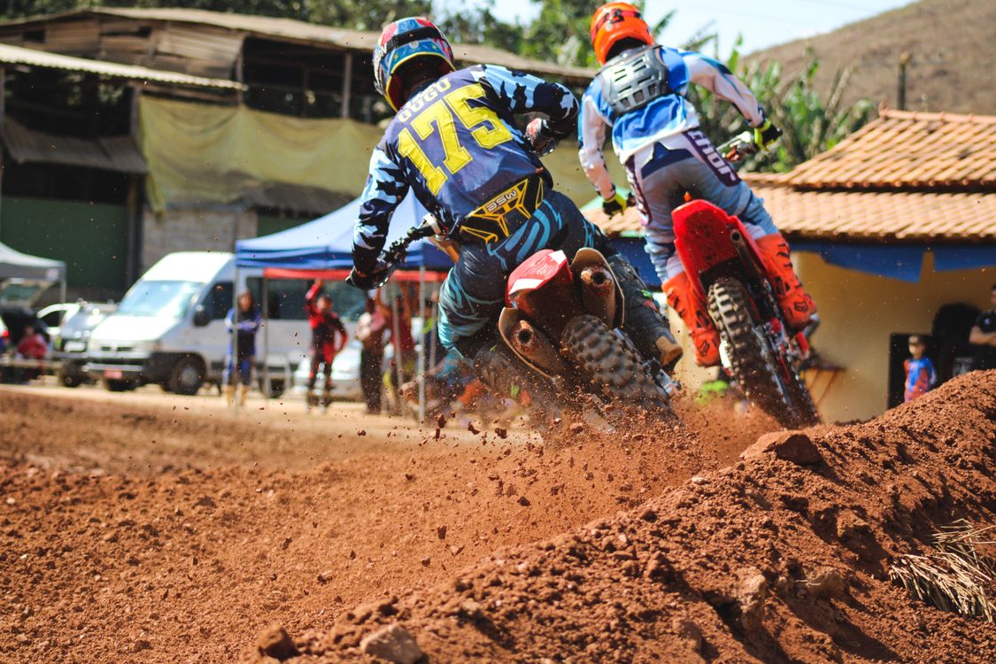 Back View of Racers on Dirt Bikes · Free Stock Photo