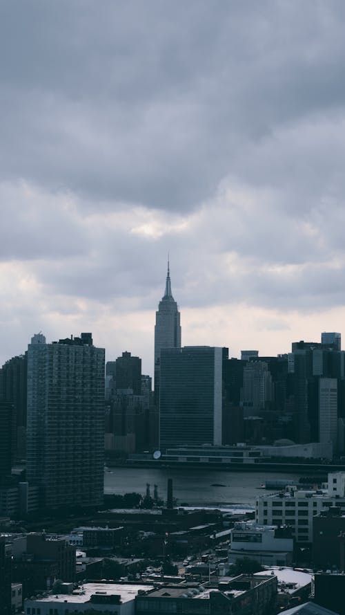 Fotobanka s bezplatnými fotkami na tému budovy, Empire State Building, fotografie v odtieňoch sivej