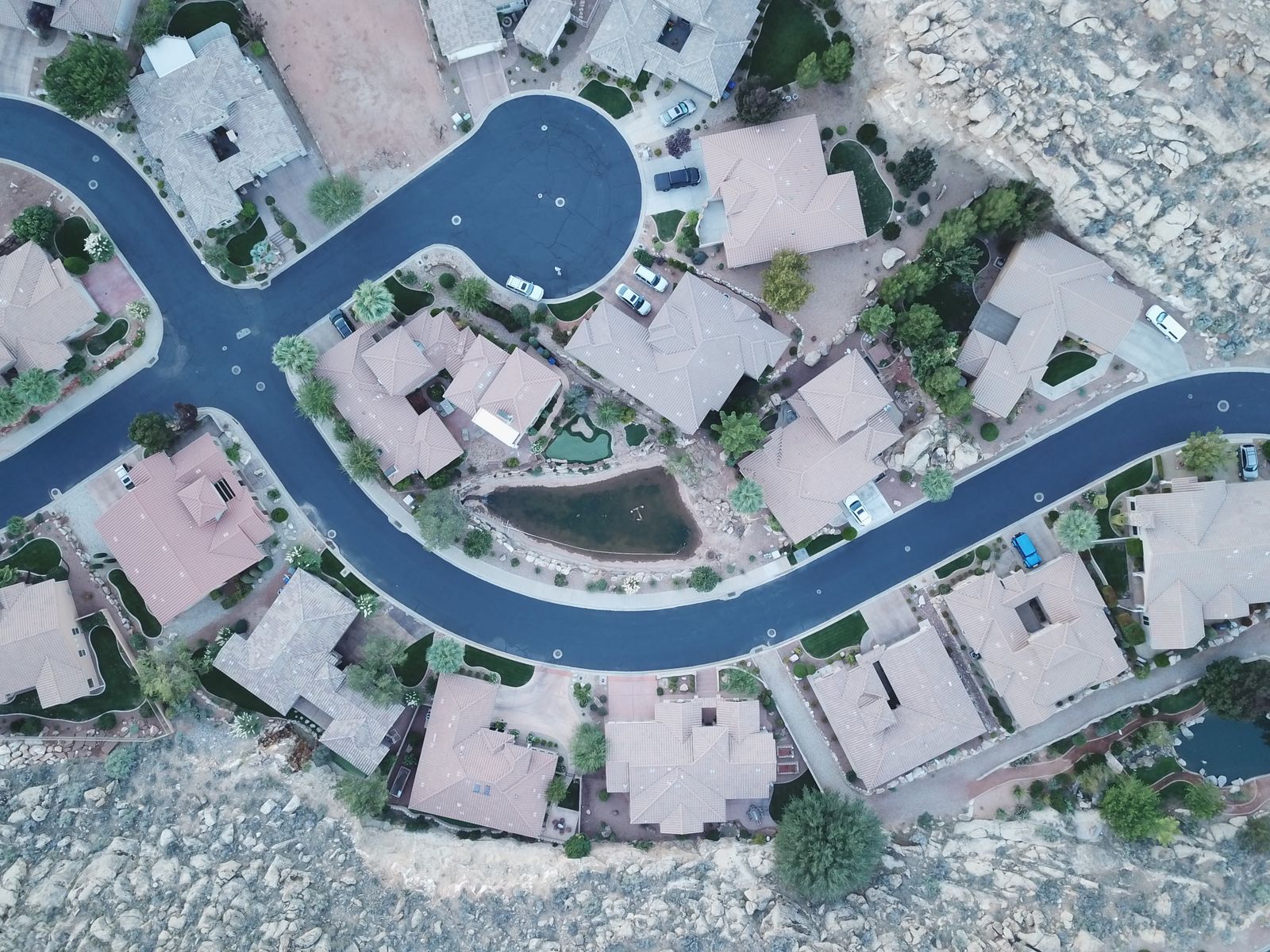 Vista aérea de un vecindario residencial en crecimiento