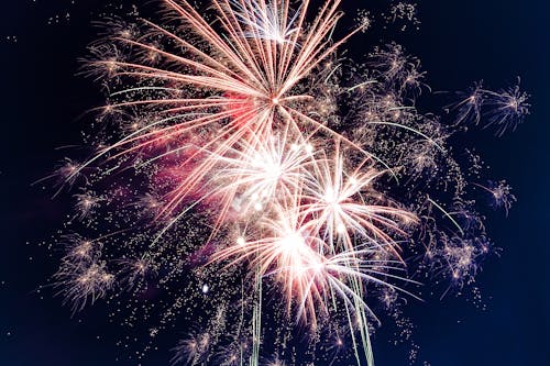 Foto De Baixo ângulo De Fogos De Artifício