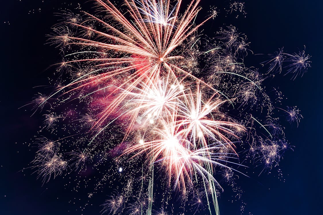 Foto Ad Angolo Basso Di Fuochi D'artificio