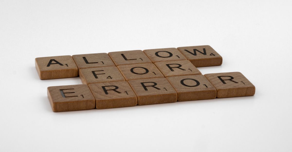 triagem de logs de erro em automações Python com tolerância a falhas