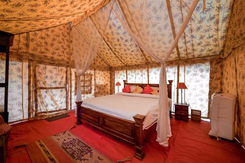 Free Elegant interior of a luxury tent in Jaisalmer, with wooden bed and cozy decor. Stock Photo