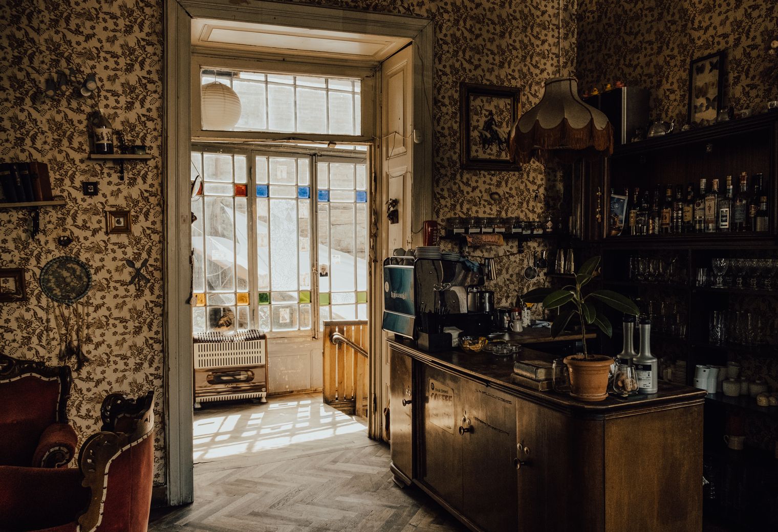 Wallpapering in Stamford Hill — a freshly painted, spotless finish