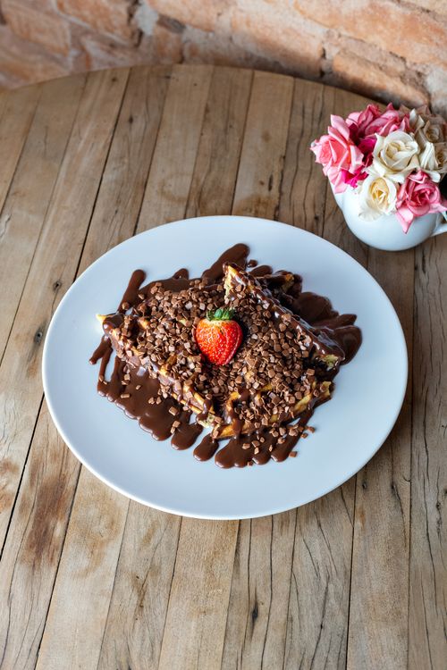 Free A gourmet chocolate dessert topped with a fresh strawberry on a white plate, perfect for indulgent occasions. Stock Photo