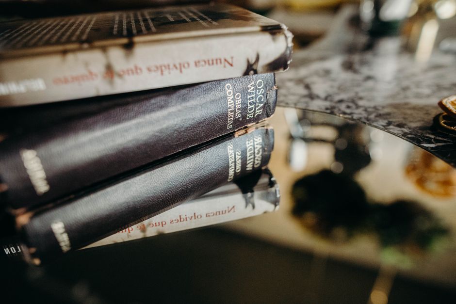 Mirror Book Cover Themes in Header
