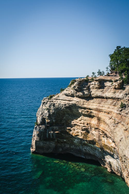  Rocky Mountain Beside the Sea