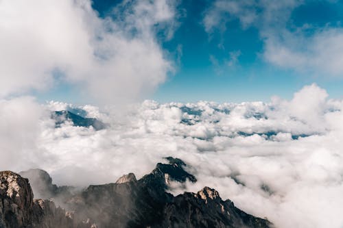 Gratis arkivbilde med blå himmel, fjelltopper, natur