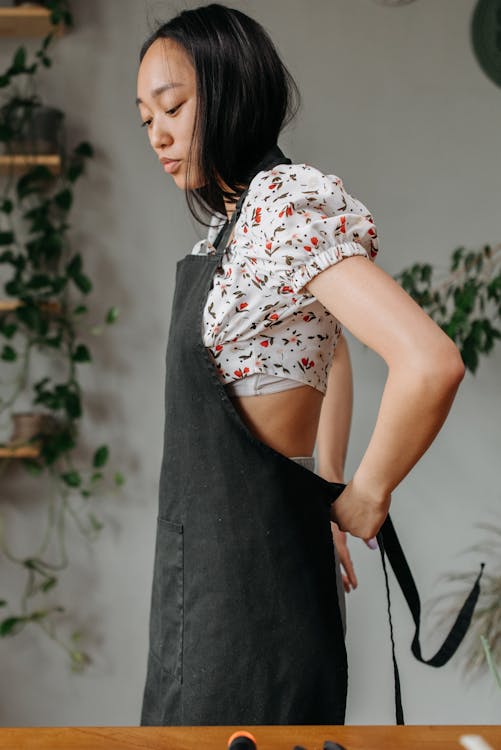 apron, Asyalı kadın, bağlamak içeren Ücretsiz stok fotoğraf