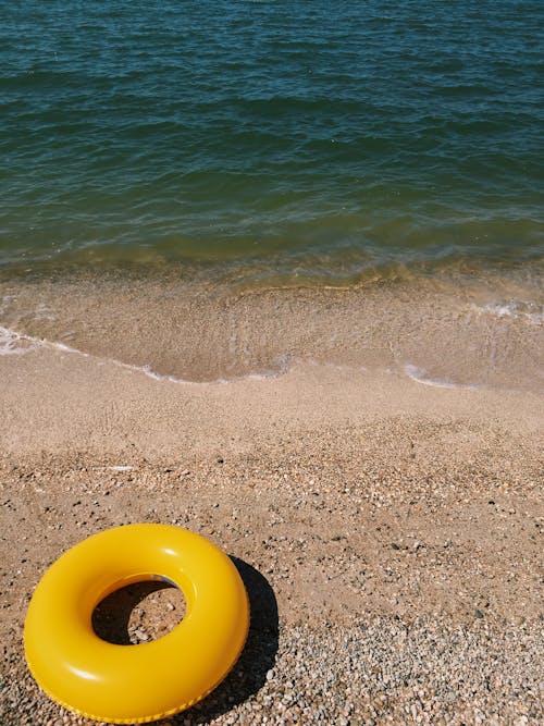 Fotobanka s bezplatnými fotkami na tému morské pobrežie, morského pobrežia, nafukovací kruh