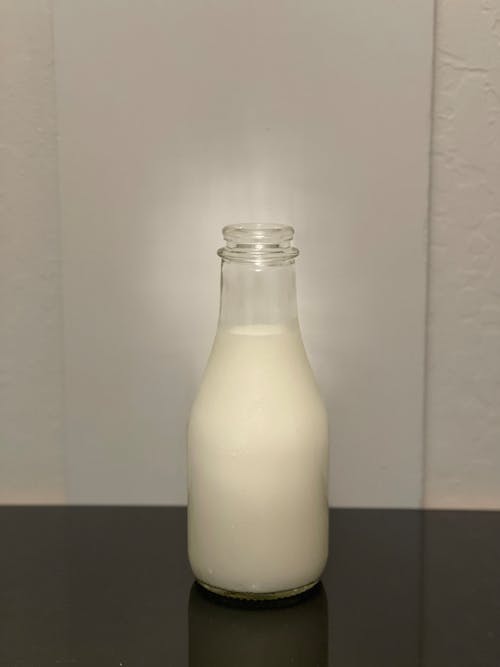 Foto stok gratis botol susu, sebotol susu, susu