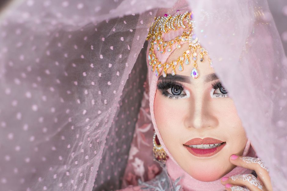 Trang Điểm Cô Dâu Mắt Một Mí Tại Hà Nội — Hướng Dẫn & Giá Dịch Vụ