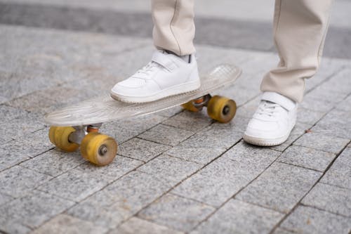 Immagine gratuita di calzature, fare skateboard, gambe