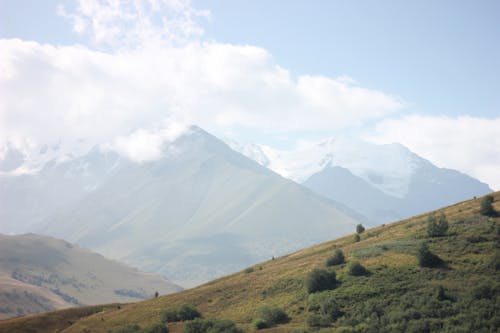 Kostnadsfria Kostnadsfri bild av bergen, bergskedjor, gräsfält Stock foto