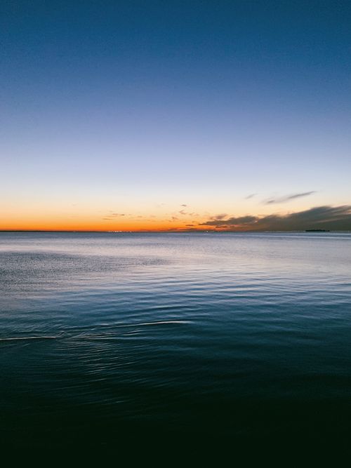 Free Serene sunset view over the calm sea in Sankt-Peterburg, Russia. Perfect for relaxation themes. Stock Photo