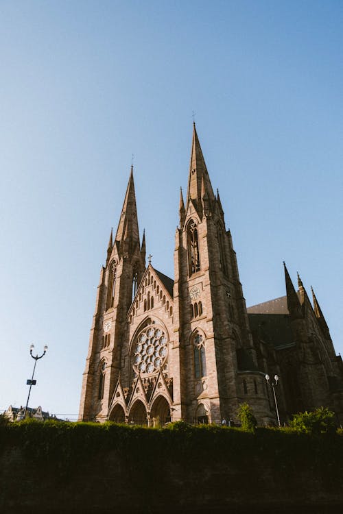 Immagine gratuita di cattedrale, chiesa, cielo azzurro