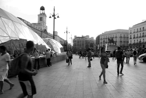 plaza, sokak içeren Ücretsiz stok fotoğraf