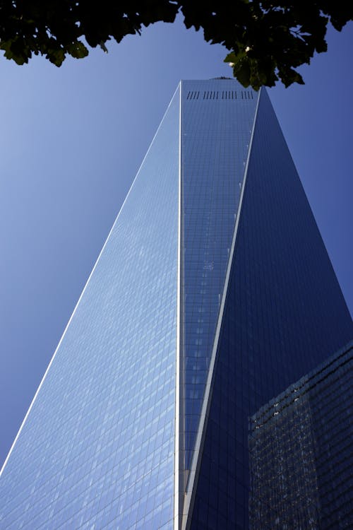 Fotobanka s bezplatnými fotkami na tému budova, modrá obloha, mrakodrap