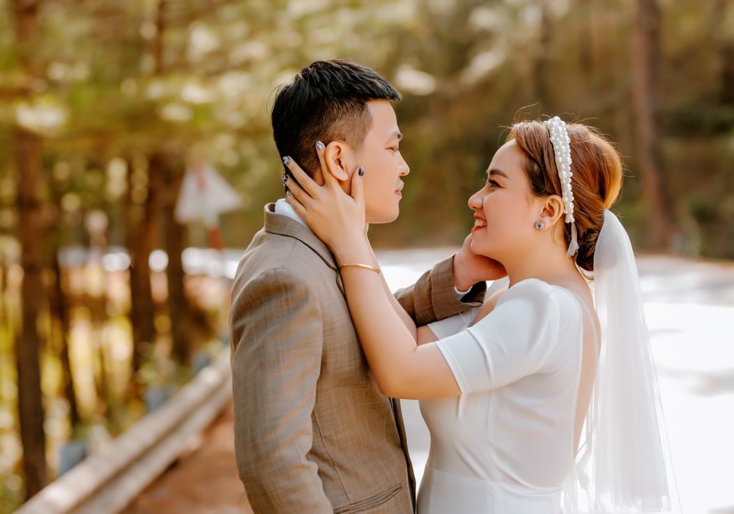 Online dating: starting a conversation on a niche platform