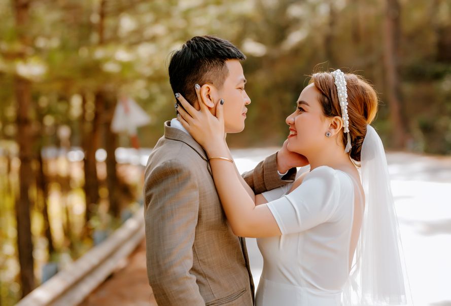 Online dating: starting a conversation on a niche platform