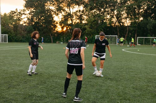 Women Playing Football Photos, Download The BEST Free Women Playing ...