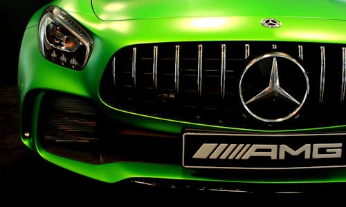 Zielony Mercedes Benz Amg