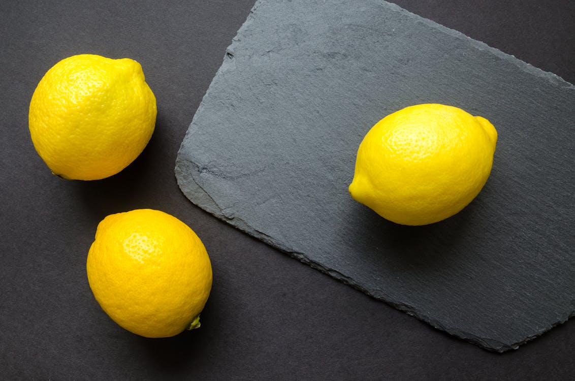 Imagem com limão para clarear as axilas