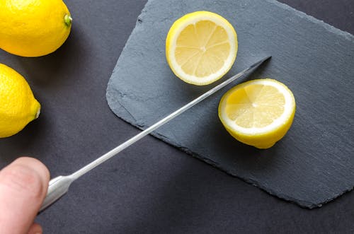 Фотография нарезанного лимона