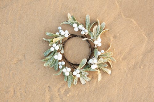 grátis Foto profissional grátis de areia, coroa, decoração de Natal Foto profissional