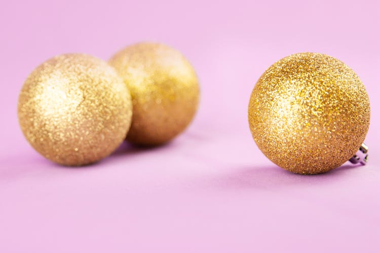 Glittery Gold Baubles 