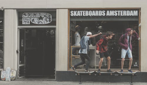 Δωρεάν στοκ φωτογραφιών με plunkake, sk8, skateboarders