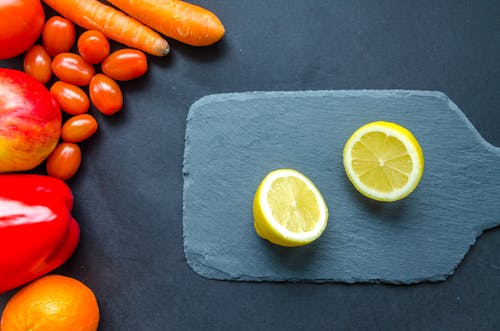 Free Sliced Lemon on Blue Chopping Board Stock Photo