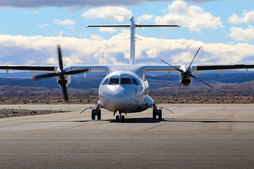 Immagine gratuita di aeroplano, aeroporto, passerella