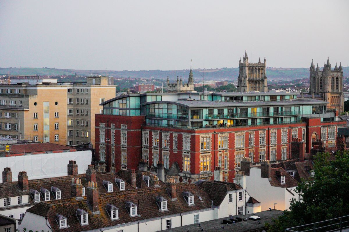 student moves in Haywards Heath — Loaded properly: blankets, straps and a plan in Haywards Heath