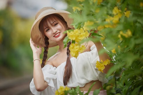 Photos gratuites de chapeau, content, femme asiatique