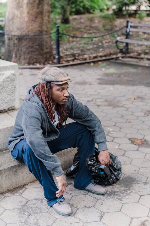 Ilmainen kuvapankkikuva tunnisteilla afroamerikkalainen mies, aikuinen, istuminen