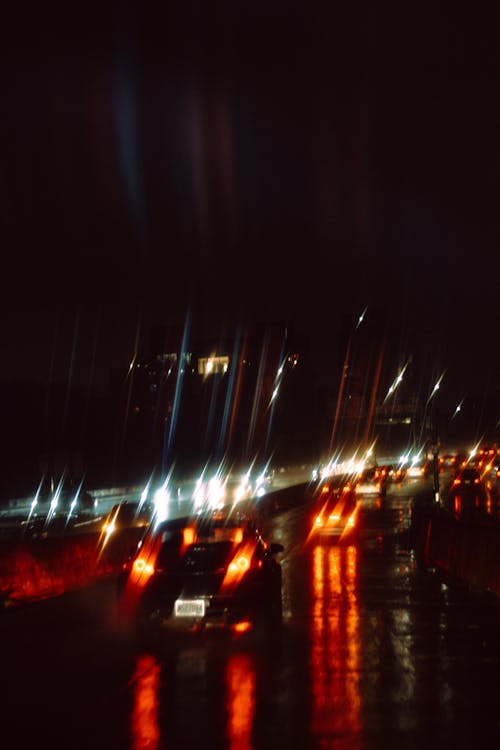 araba farları, arabalar, aydınlatılmış içeren Ücretsiz stok fotoğraf